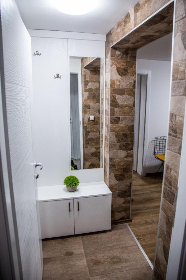 Smile Appartement Pirot Buitenkant foto