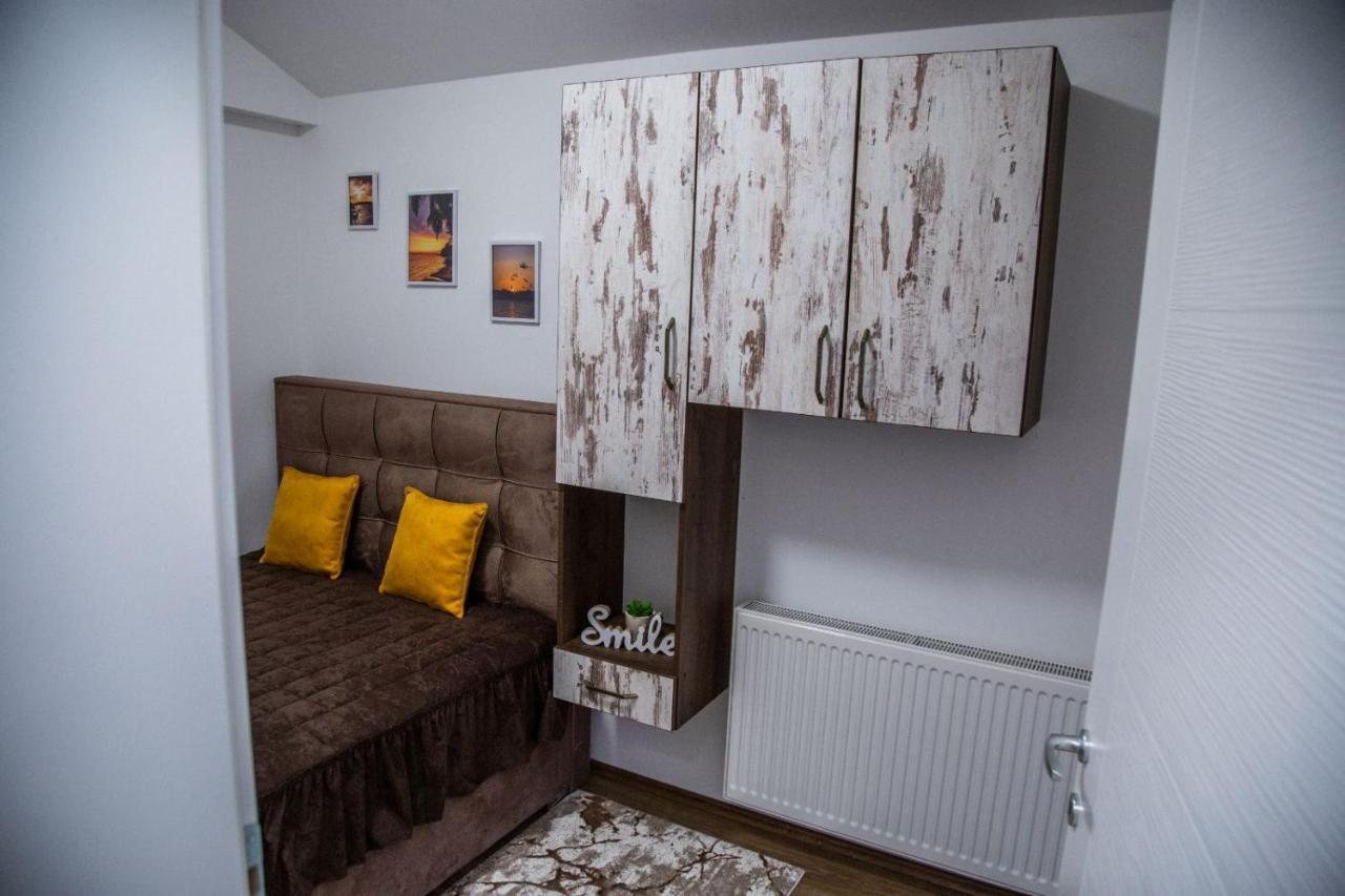 Smile Appartement Pirot Buitenkant foto
