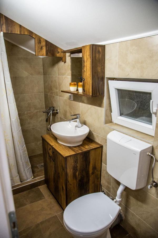 Smile Appartement Pirot Buitenkant foto
