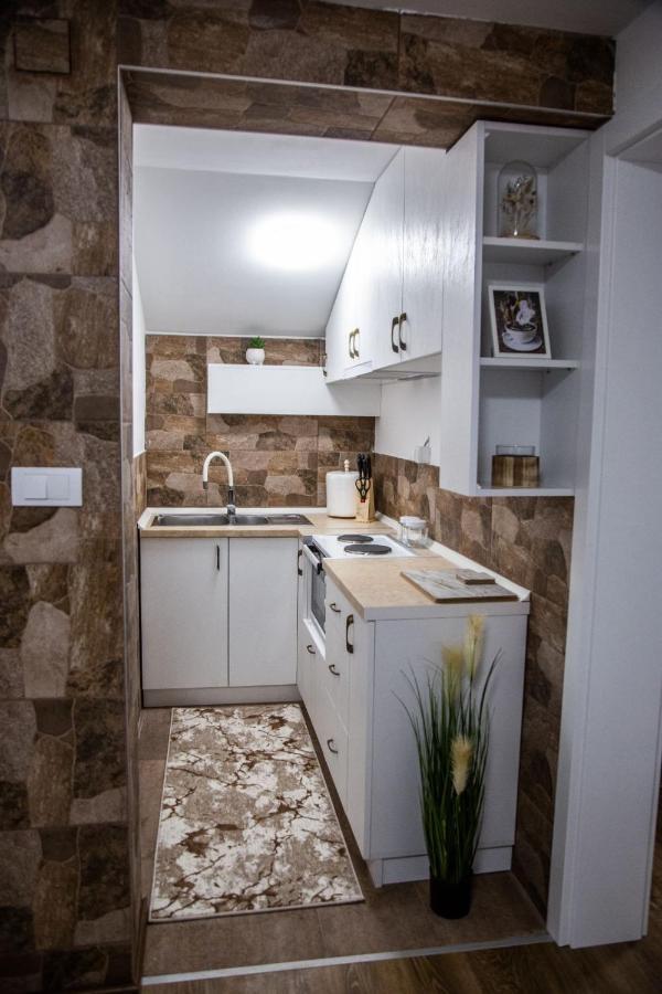Smile Appartement Pirot Buitenkant foto