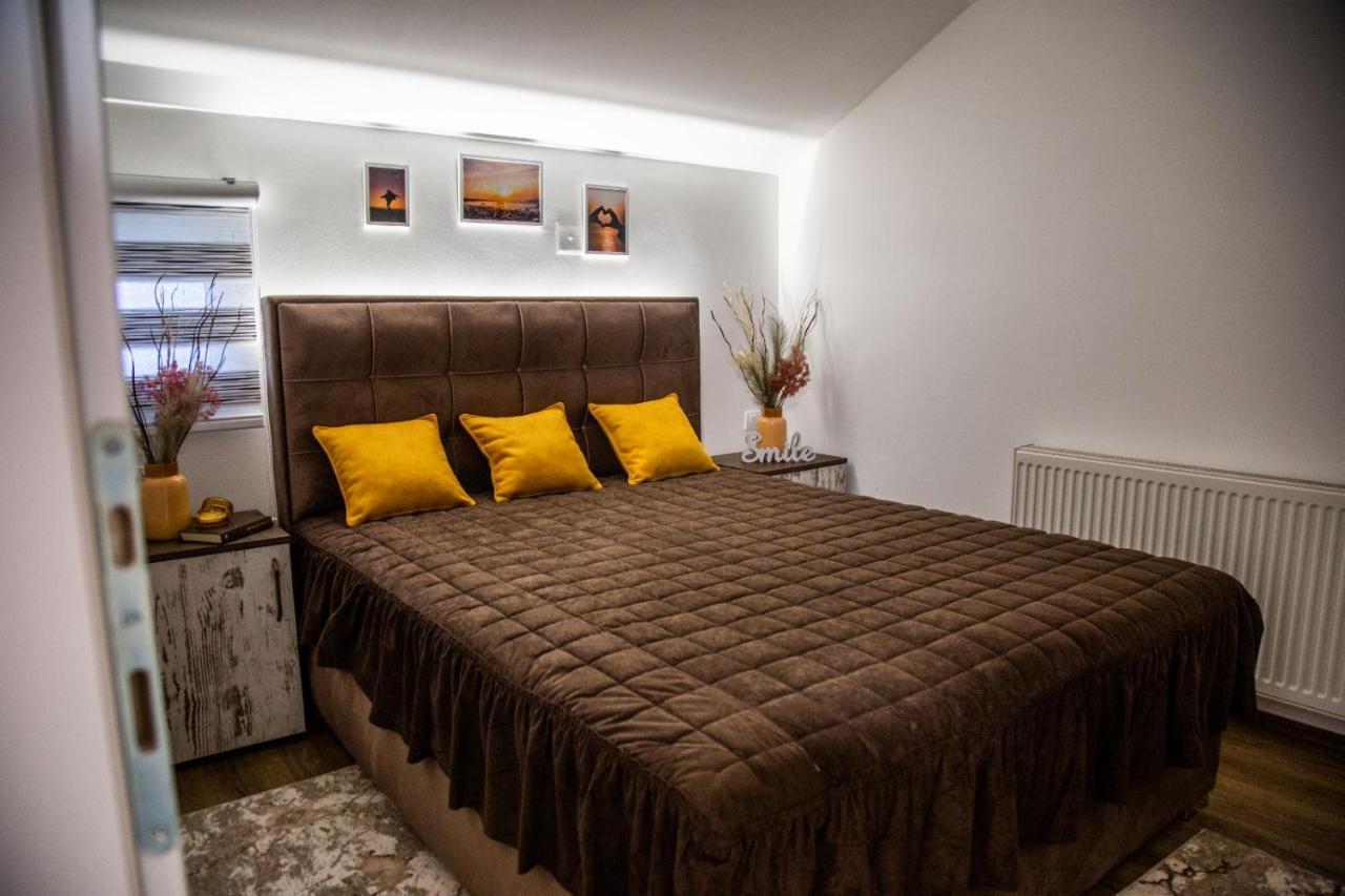 Smile Appartement Pirot Buitenkant foto